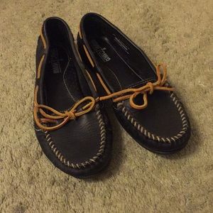 Minnetonka genuine leather moccasin